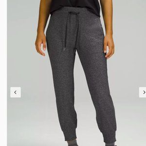 lululemon Jogger high rise full length in gray color, zipper pocket